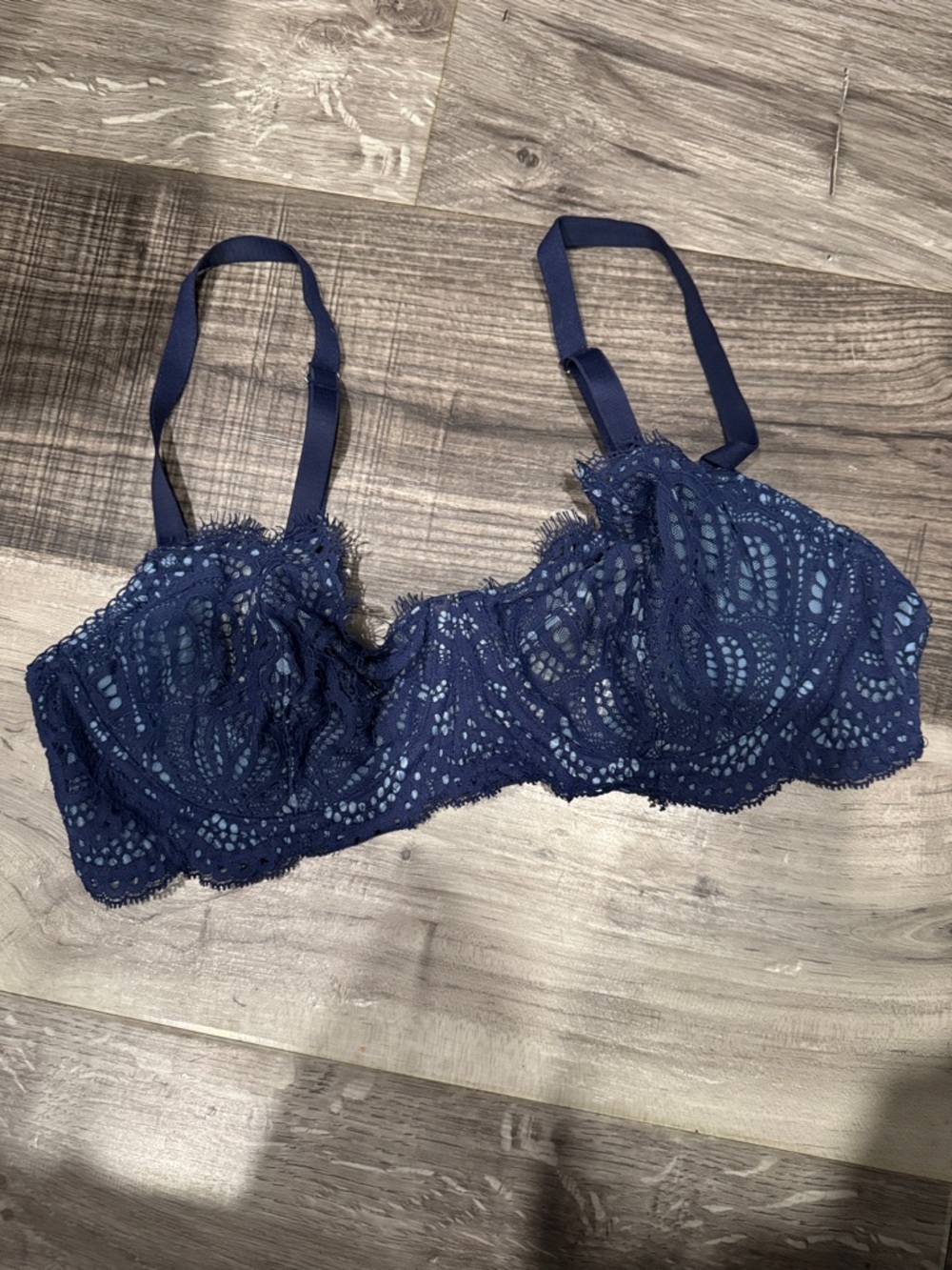 Victoria's Secret Navy Lace Underwire Bra